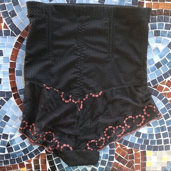Black High Waisted Contour Bottoms - Picture 3 of 5